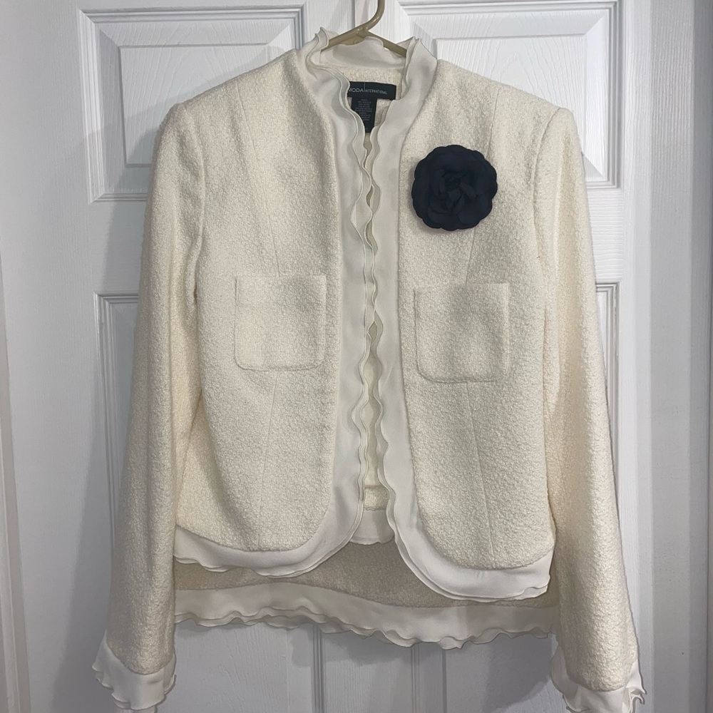 Vintage Victoria's Secret Off White Blazer with Black Floral Detail - Picture 6 of 7